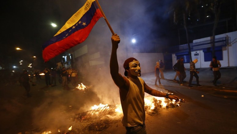 Venezuelans Protest Maduro in Caracas Amid New Power Blackout